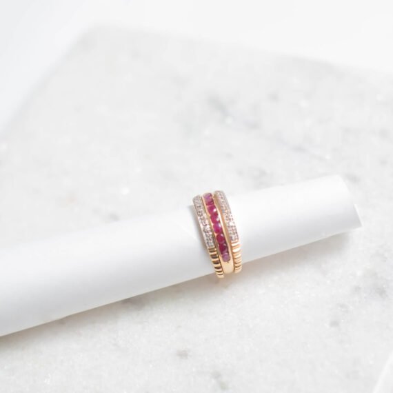 Anillo de Oro 18k con diamante central de 8 puntos