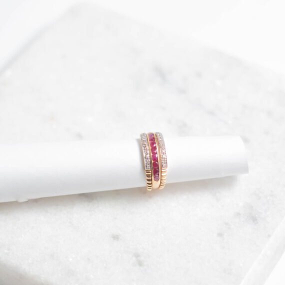 Anillo de Oro 18k con diamante central de 8 puntos