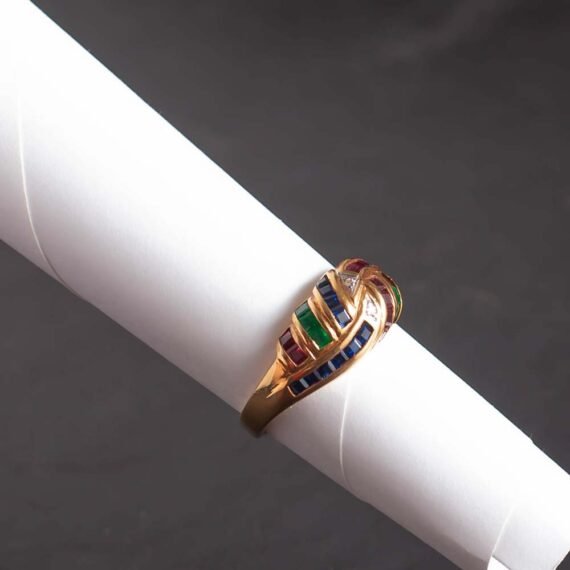 Anillo de Oro 18k con engarce de diamantes y otras piedras preciosas